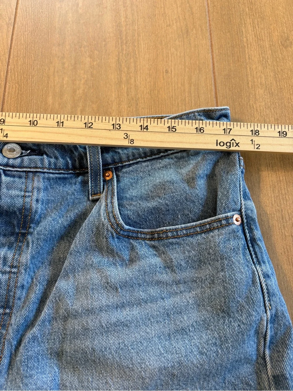 Levi’s 501 Original Cut Off Denim Shorts 34 Light Wash Frayed Raw Hem Distressed